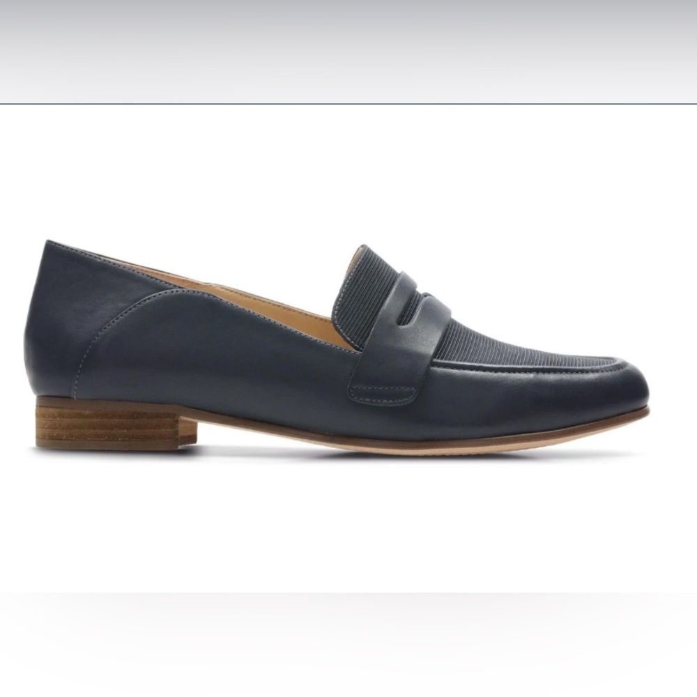 Clarks Pure Iris Leather Loafer 7.5 Navy Comfort Slip On Preppy Classic Timeless